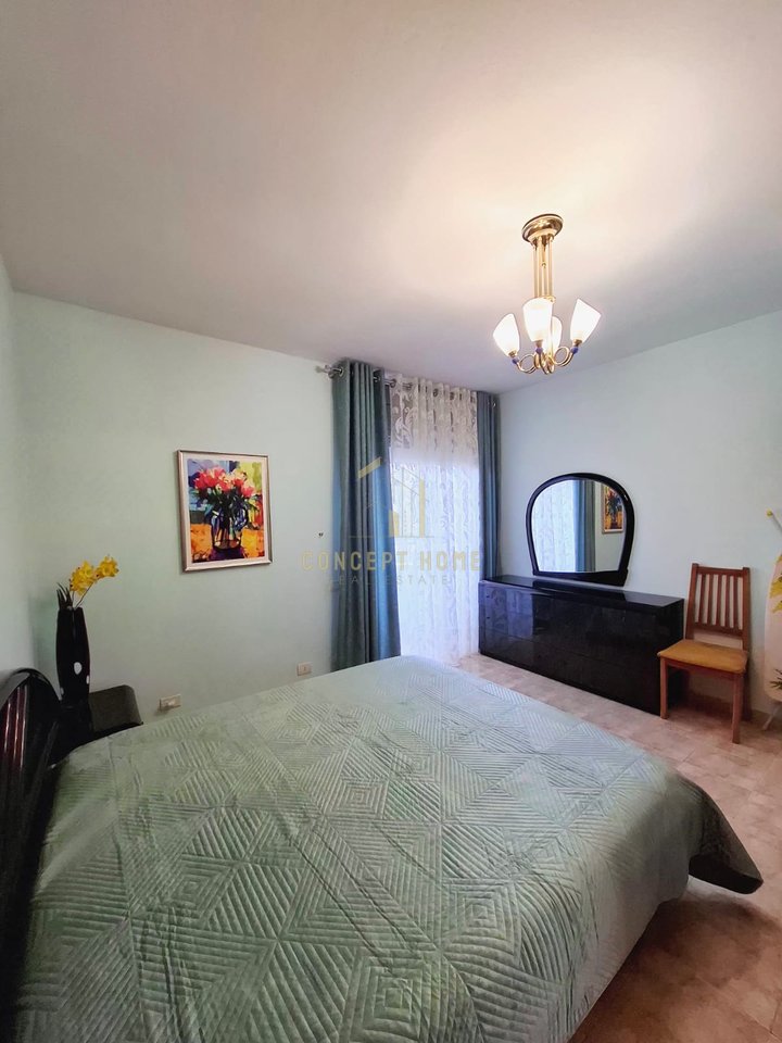 Appartamento 1+1 in affitto a Komuna e Parisit