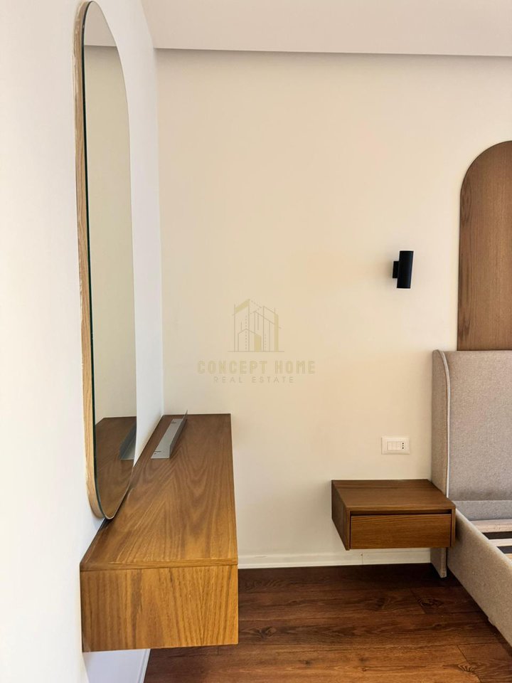 Apartament me qera 2+1+post parkimi ne Xhamllik.