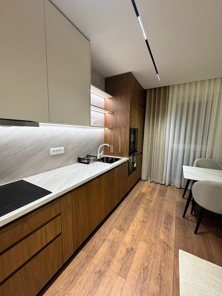Apartament me qera 2+1+post parkimi ne Xhamllik.