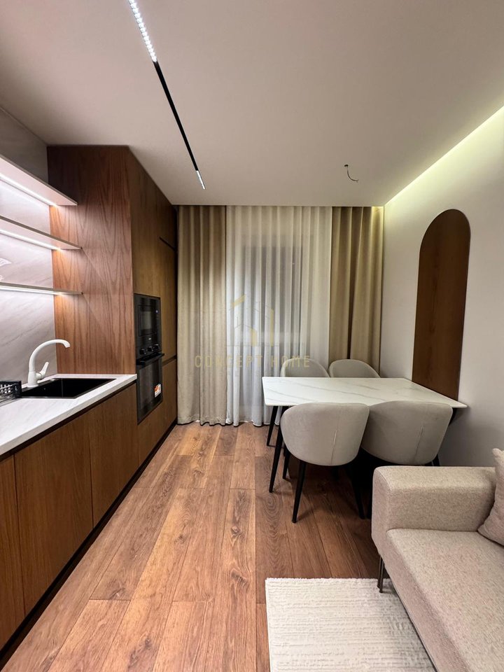 Apartament me qera 2+1+post parkimi ne Xhamllik.