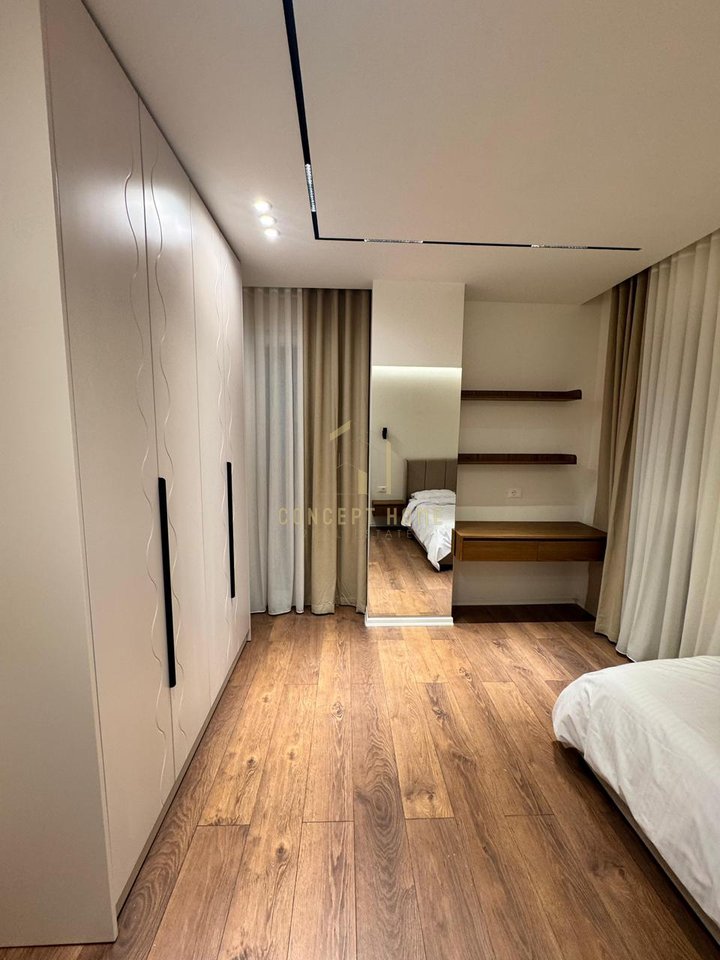 Apartament me qera 2+1+post parkimi ne Xhamllik.