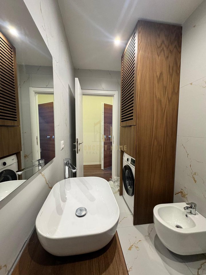 Apartament me qera 2+1+post parkimi ne Xhamllik.