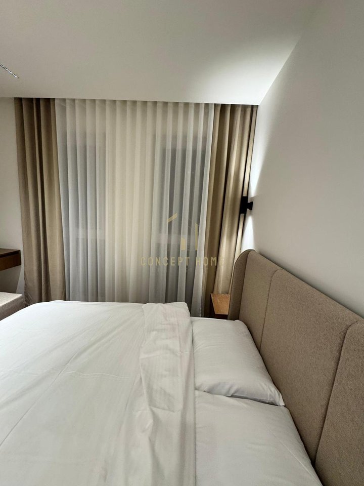 Apartament me qera 2+1+post parkimi ne Xhamllik.