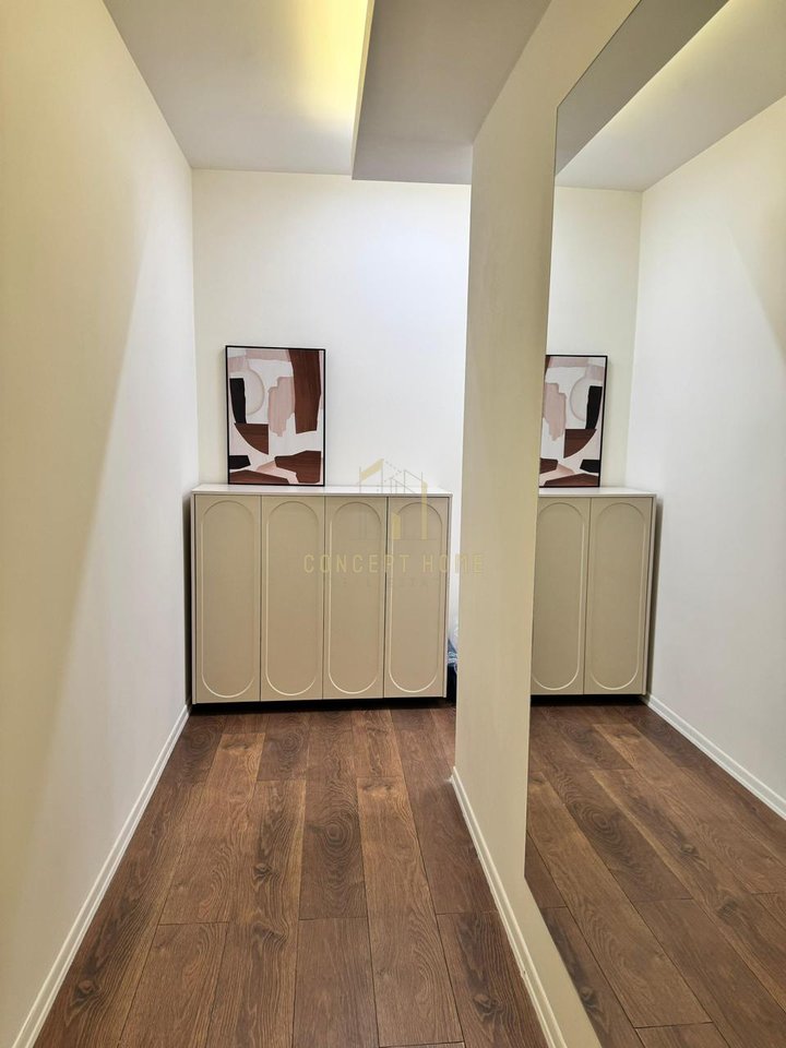 Apartament me qera 2+1+post parkimi ne Xhamllik.