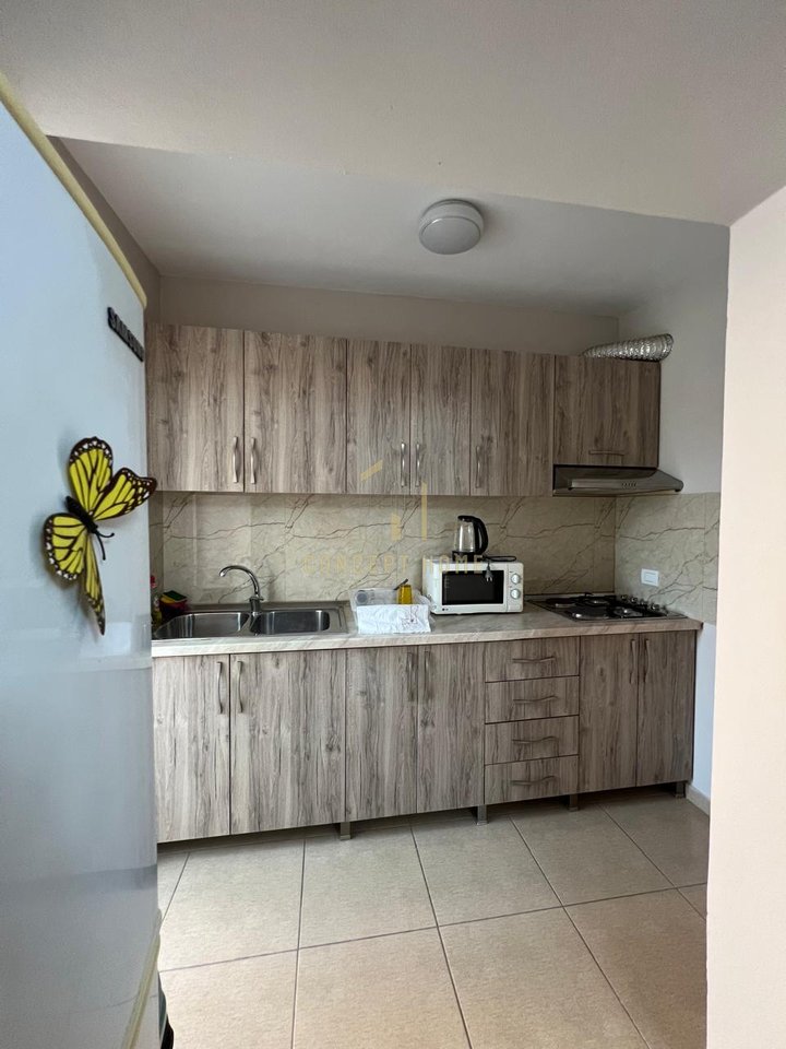 Jepet me qera apartment 2+1 tek Rruga e Durresit