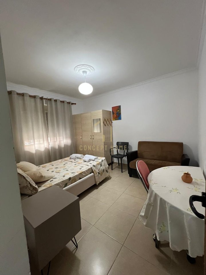 Jepet me qera apartment 2+1 tek Rruga e Durresit