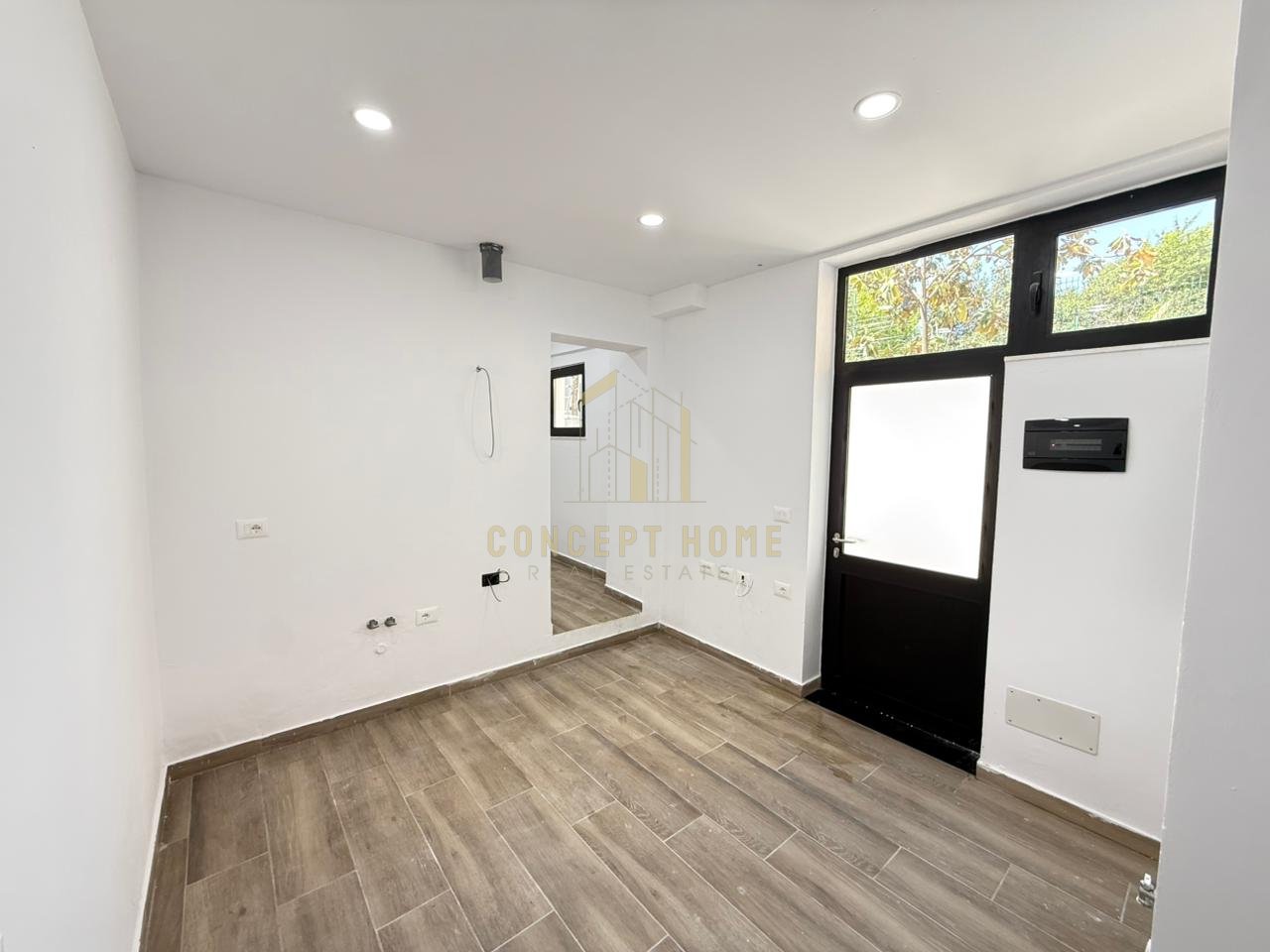 Business premises for rent at the Electric Market.