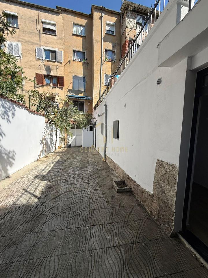 Business premises for rent at the Electric Market.