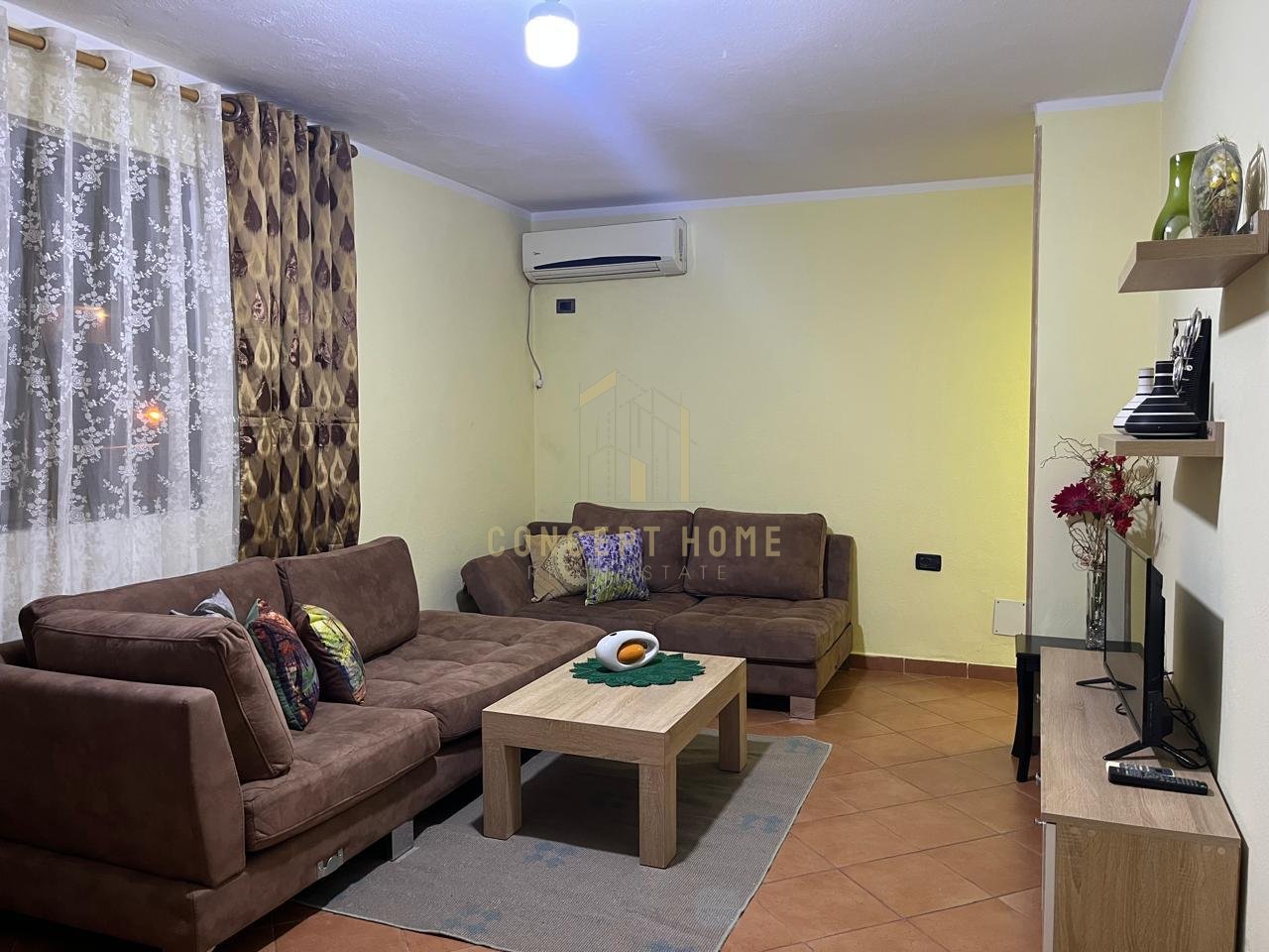 Si affitta appartamento 1+1 al Bulevardi Zogu i Pare.