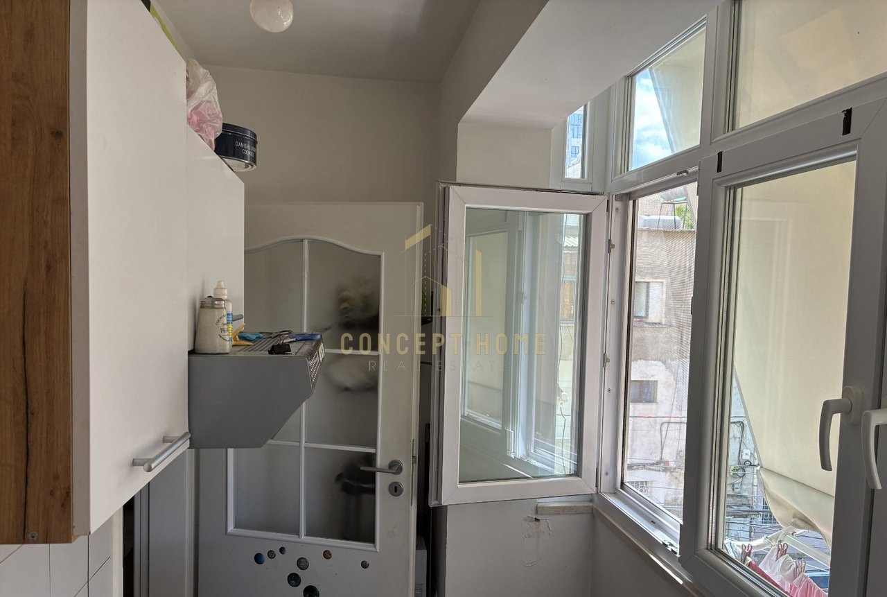 Appartamento 2+1 in Vendita nel Centro, Via Kavajës, Tirana - 160 milioni lek | piano 3