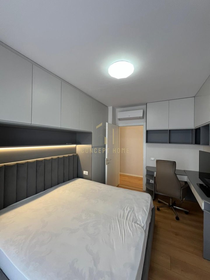 For rent 2+1+2 apartment + Parking in 5 Maj.

Total area: 93m2
Floor: 9

Organized as:

2 Bedrooms.
1 Living room.
1 Kitchen.
1 Balcony.
2 Bathrooms.

- The space is fully furnished.

Location: 5 Maj Street, near Black Stone Bar.

Price: 850€