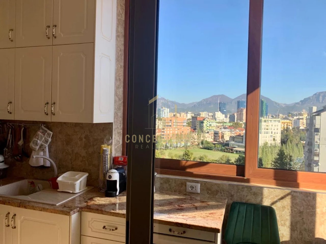 Apartament me qera 1+1 tek Komuna e Parisit.