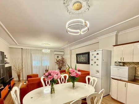 2+1+2 apartment for rent at Komuna e Parisit.