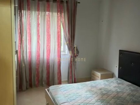 Jepet me qera apartament 1+1 tek Tregu Elektrik.