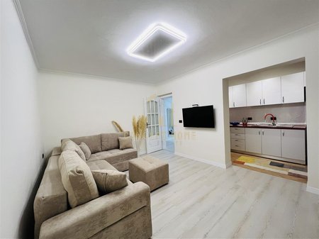 Shitet Apartament 1+1 tek Stadiumi Dinamo