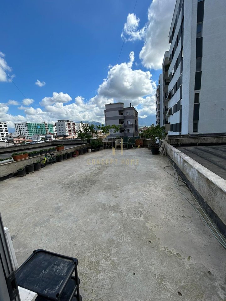Shitet apartament 1+1+verande ne Kamez