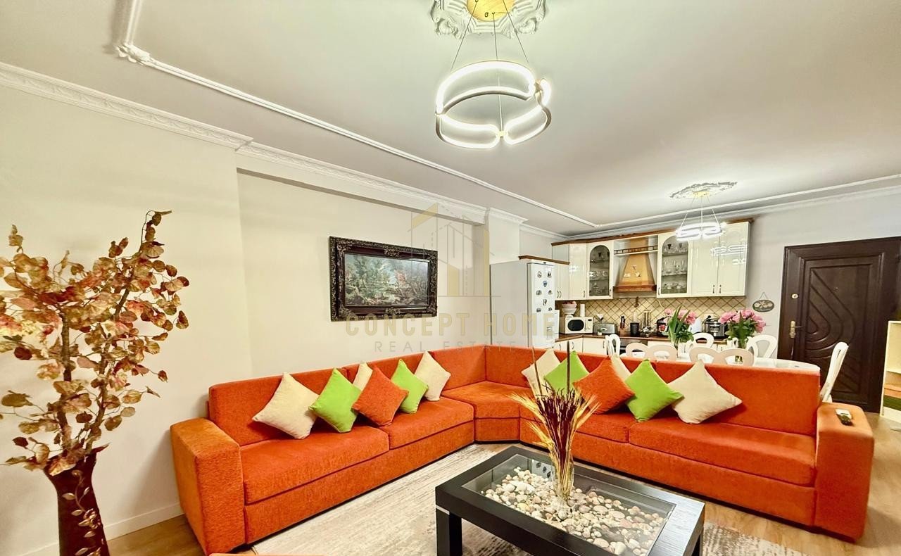 2+1+2 apartment for rent at Komuna e Parisit.