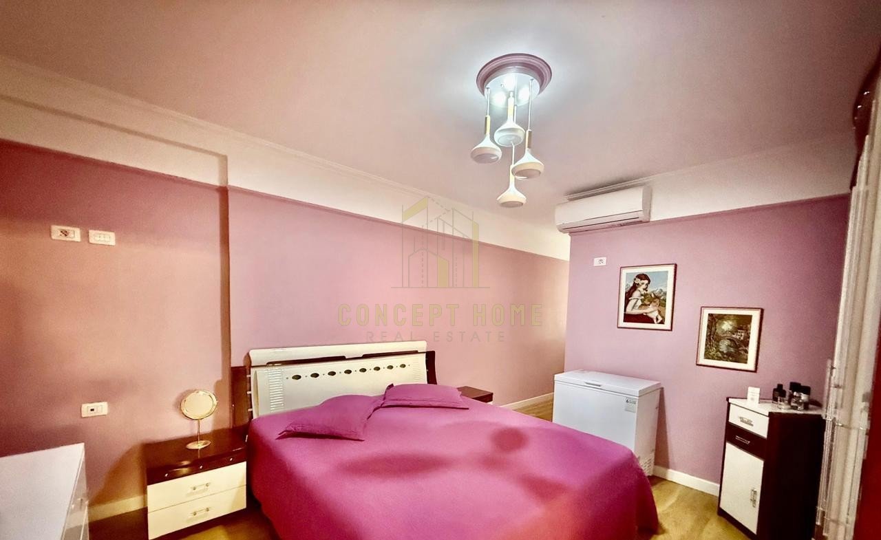 2+1+2 apartment for rent at Komuna e Parisit.