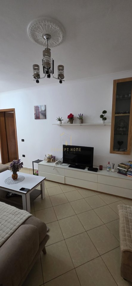 Jepet me qera Apartament 2+1 Tek Pallat me Shigjeta