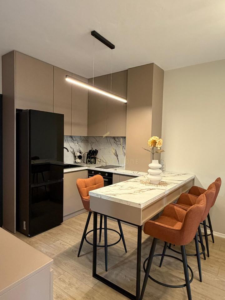 Jepet me qera Apartament 1+1+Post Parkimi tek Univers City
