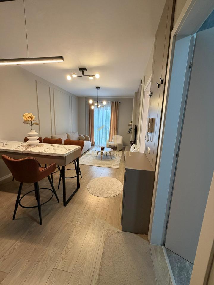 Jepet me qera Apartament 1+1+Post Parkimi tek Univers City