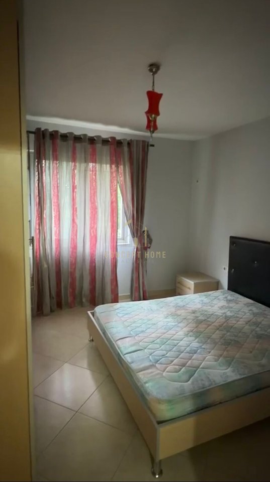 Jepet me qera apartament 1+1 tek Tregu Elektrik.