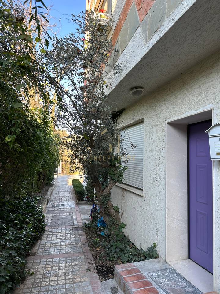 A 3+1+3 duplex is for rent in Kodra e Diellit.