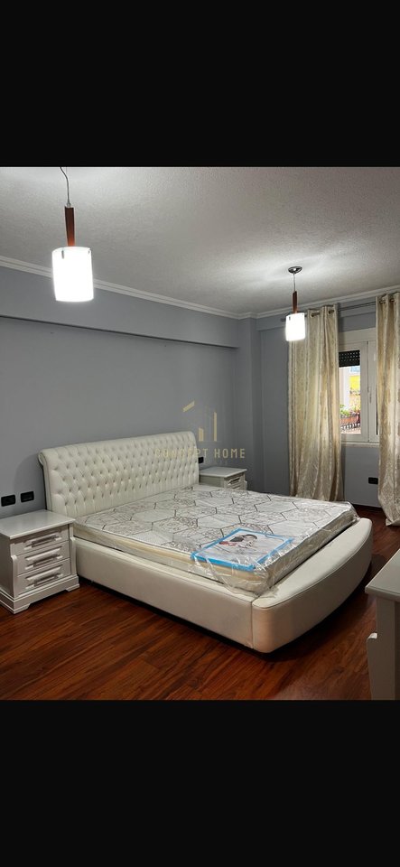 Apartament 3+1+2 Me Qira tek Sheshi Willson, Tiranë - 2000€ | 140 m²