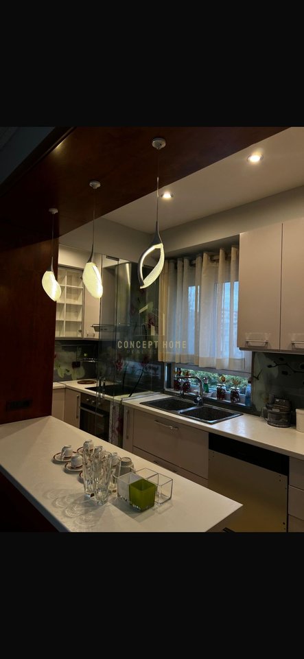 Apartament 3+1+2 Me Qira tek Sheshi Willson, Tiranë - 2000€ | 140 m²