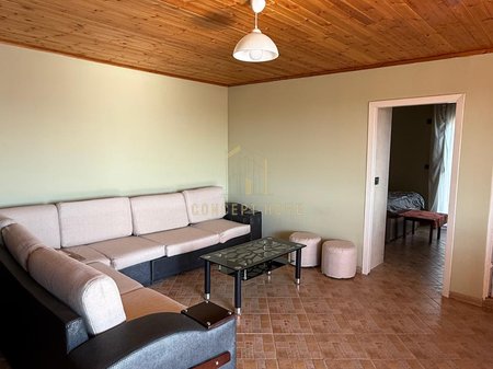 Jepet me qera Apartament 1+1 te Kodra Priftit/Cmimi: 35.000 leke / Muaj