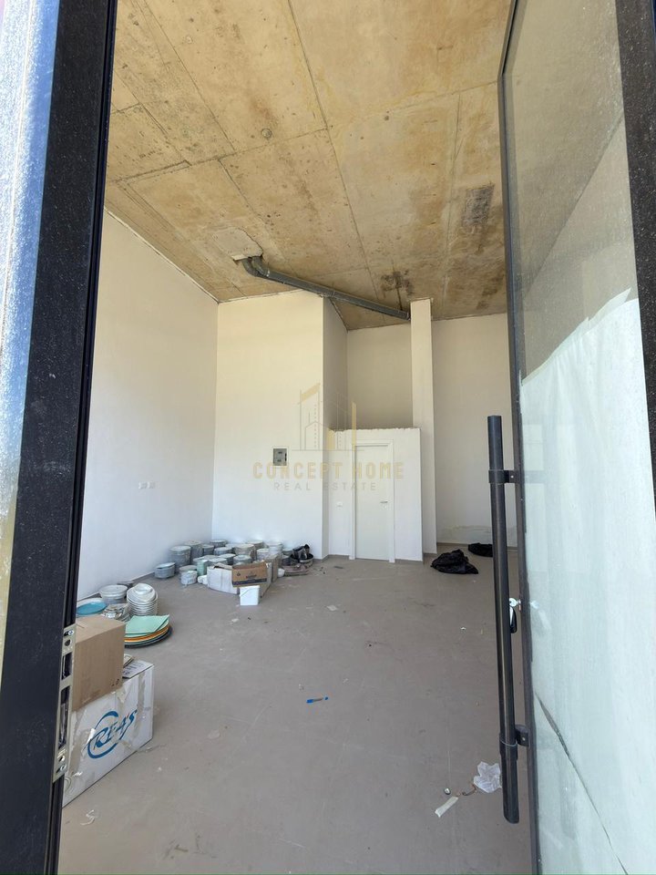 Business premises for rent at Bulevardi i Ri