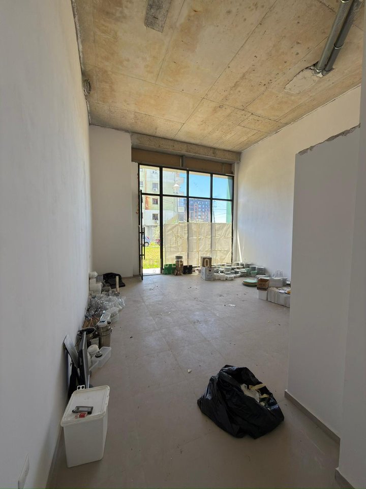 Business premises for rent at Bulevardi i Ri