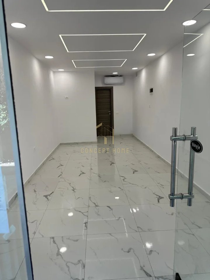 Jepet me qera ambient biznesi ne rrugen e Elbasanit.