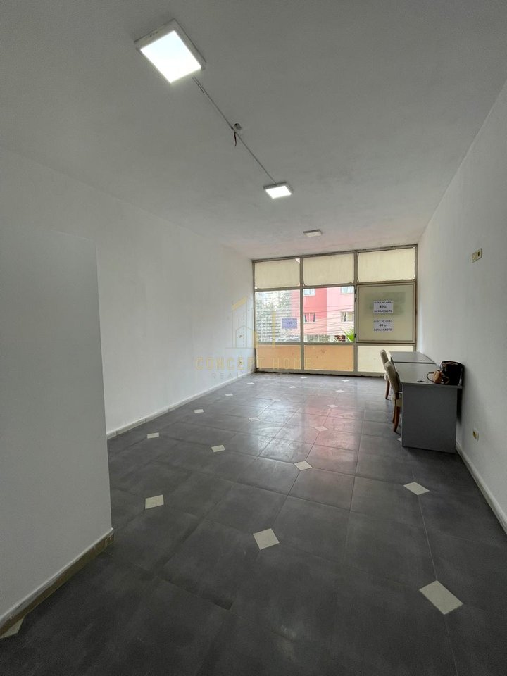 Locale in affitto ad Astir.