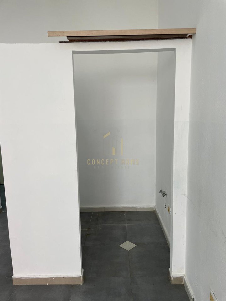 Locale in affitto ad Astir.