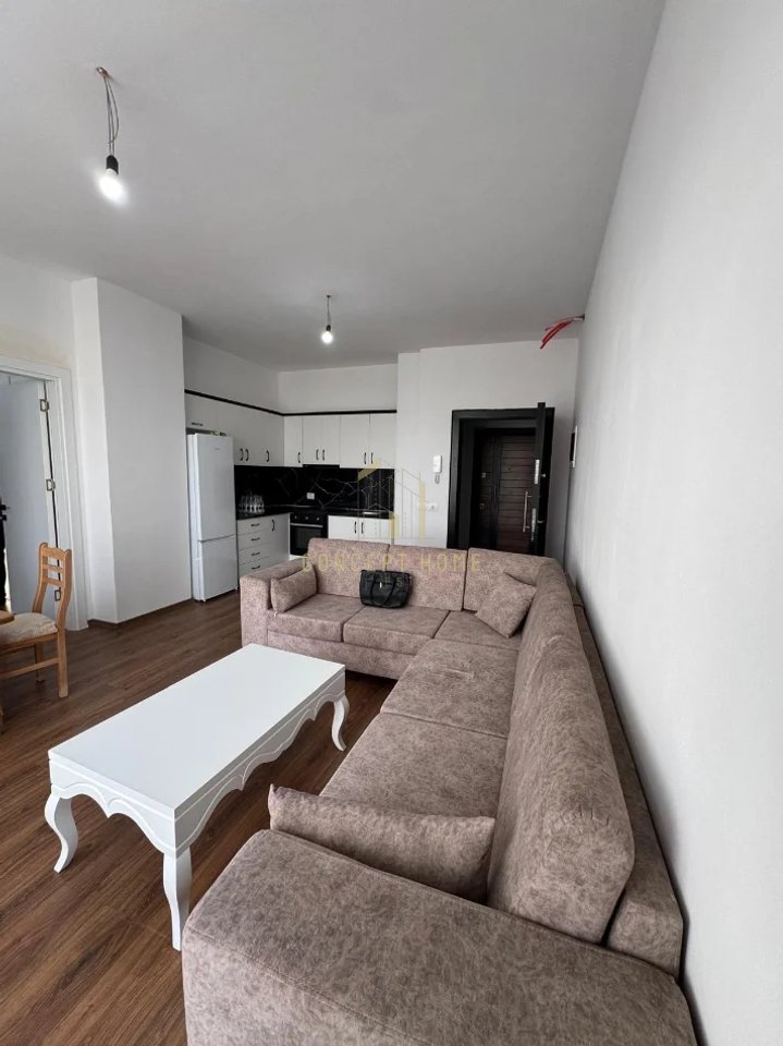 Apartament 2+1+post parkimi me qera ne Paskuqan.