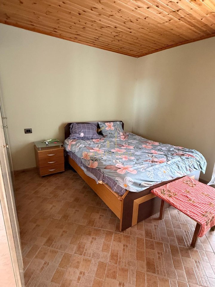 Jepet me qera Apartament 1+1 te Kodra Priftit/Cmimi: 35.000 leke / Muaj