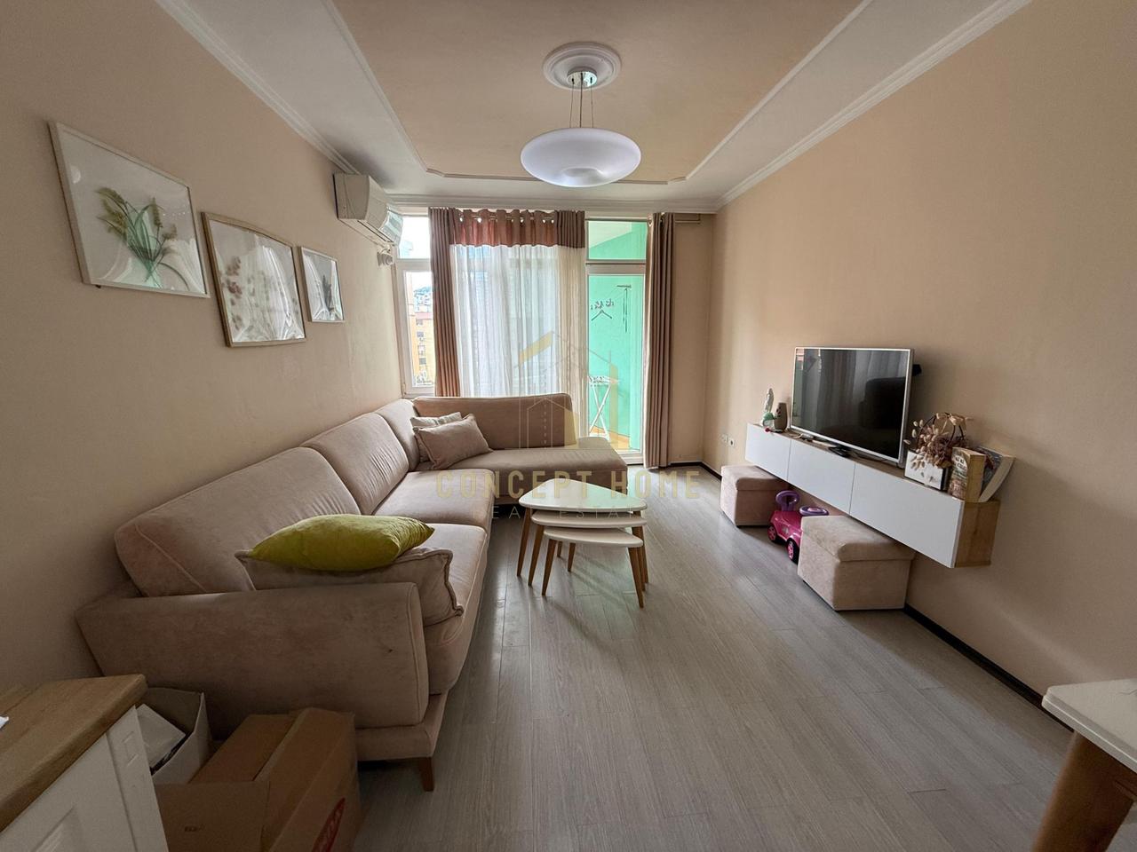 Jepet apartament 2+1 me qera tek Komuna E Parisit