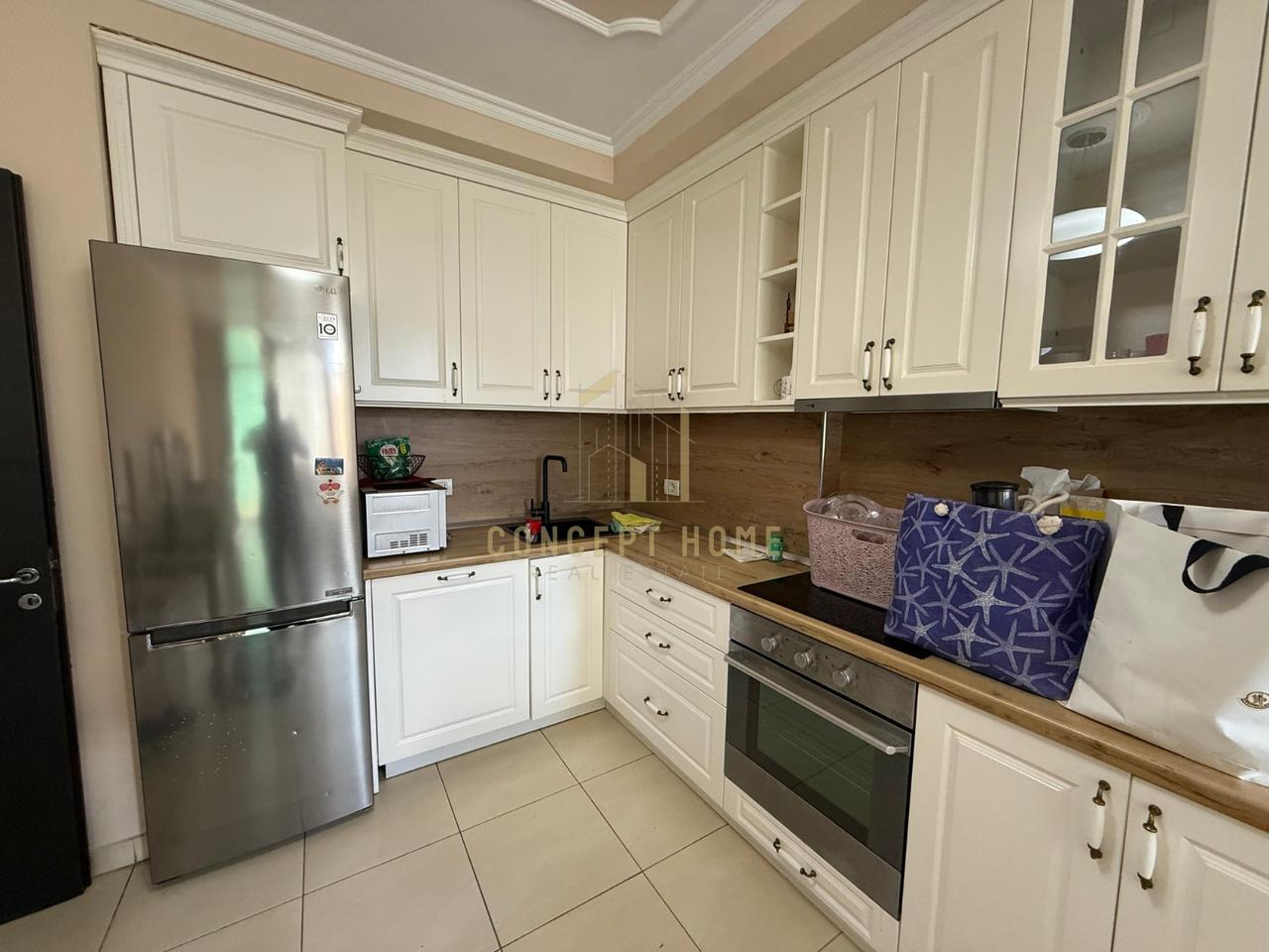Jepet apartament 2+1 me qera tek Komuna E Parisit
