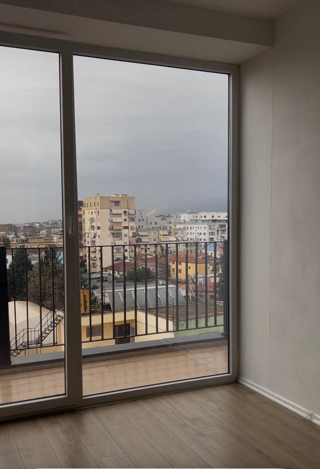Apartament 1+1 me qera tek Pazari i Ri.
