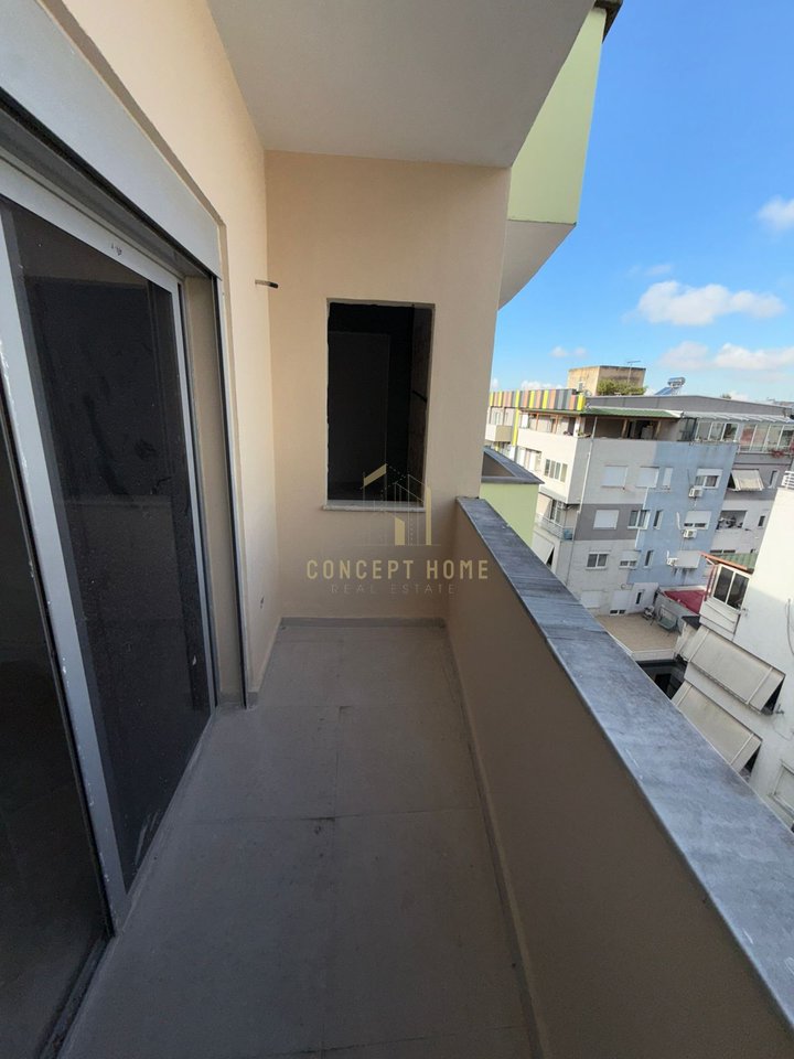 Shitet apartament 2+2+Ballkone ne zonen e Freskut.
