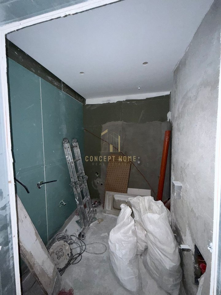 Shitet apartament 2+2+Ballkone ne zonen e Freskut.