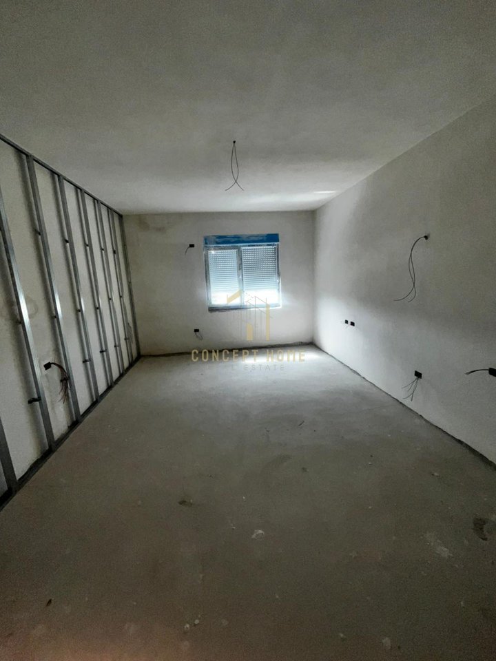 Shitet Apartament 2+1+2 ne Kamez