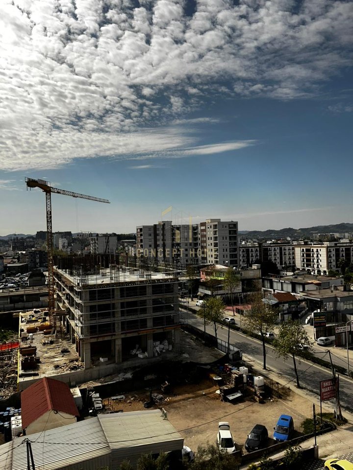 Shitet Apartament 2+1+2 ne Kamez