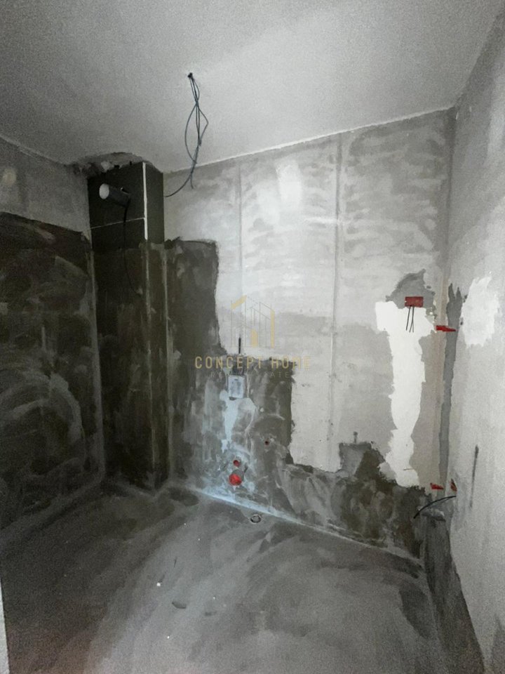 Shitet Apartament 2+1+2 ne Kamez
