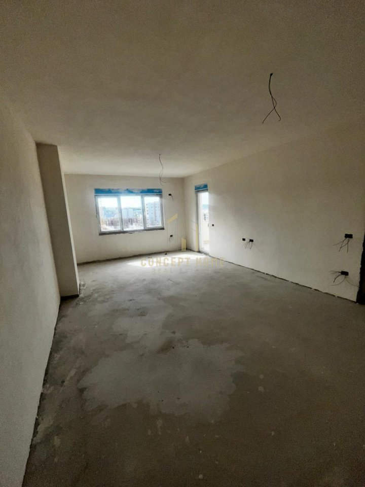 Shitet Apartament 2+1+2 ne Kamez