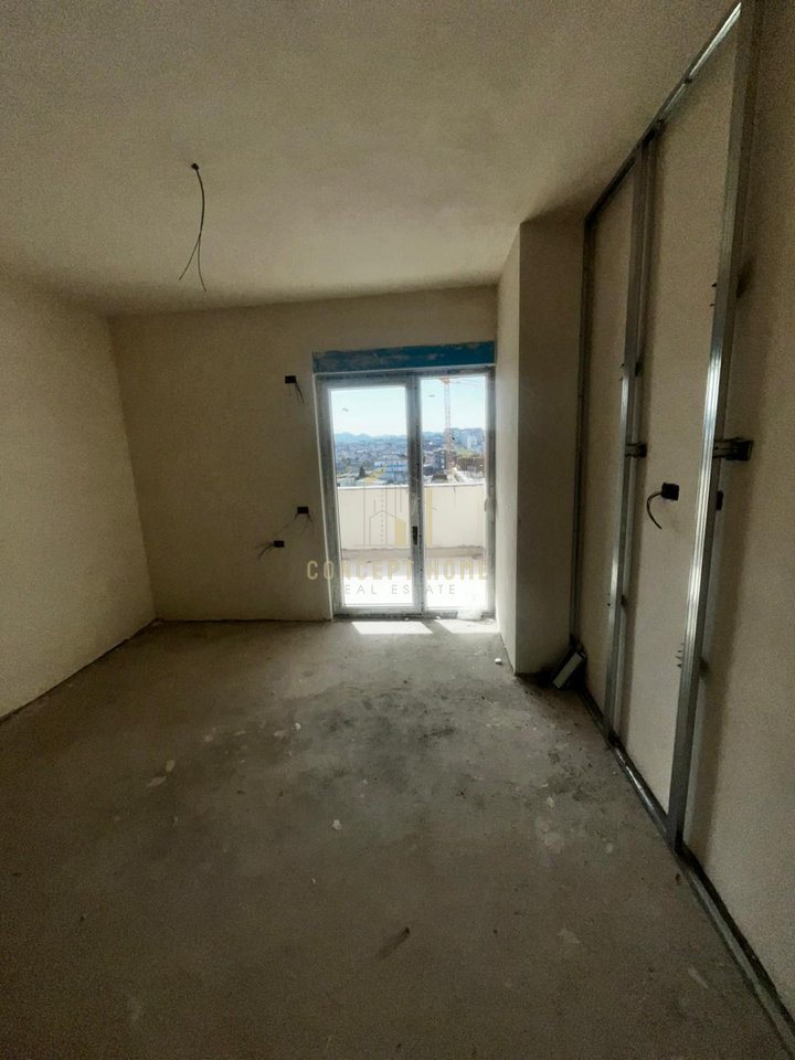 Shitet Apartament 2+1+2 ne Kamez