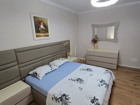 Jepet me qera apartament 2+1+Parkim ne Laprake