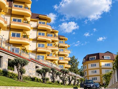 Shitet Apartament 1+1 te Liqeni Farkes