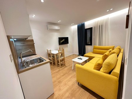 Jepet apartament me qera 1+1 ne Qender